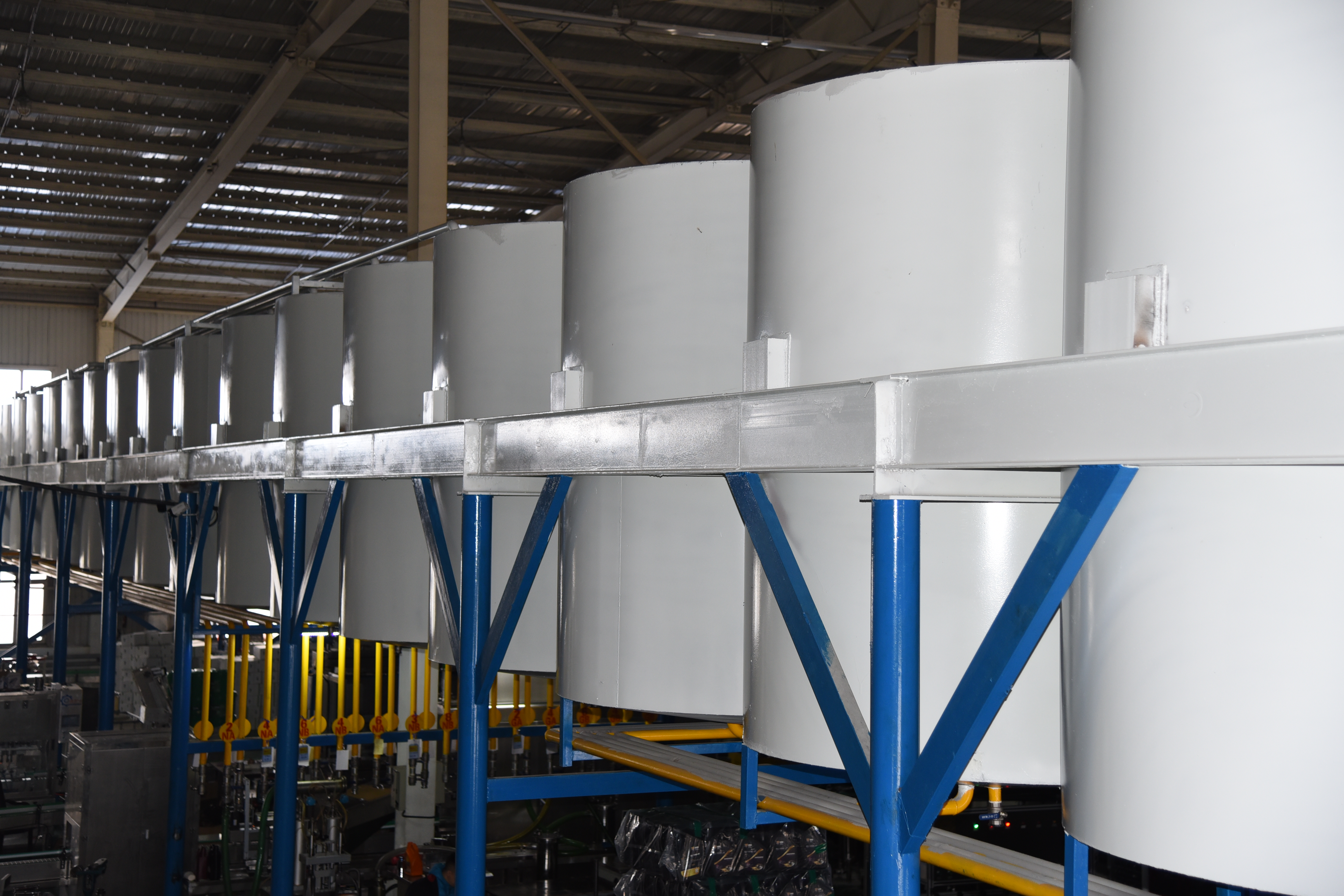 室內(nèi)調(diào)和油罐